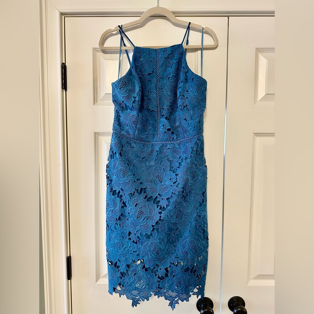 Chic Floral Lace Midi Dress in Blue